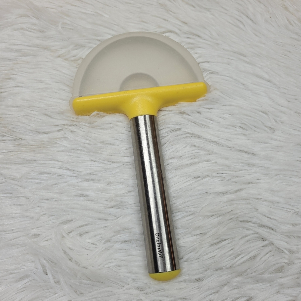 Chefmate Pineapple Cutter/Corer/Peeler/Slicing Tool with Cover